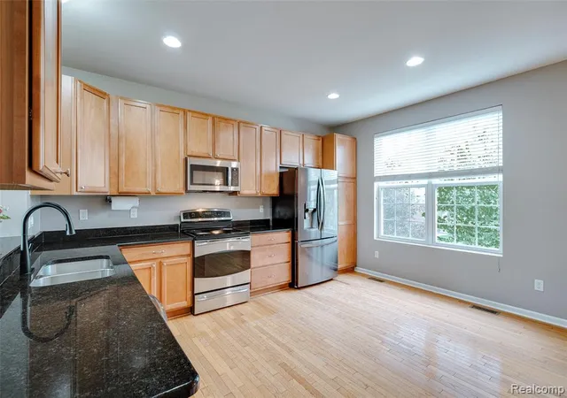 Listing Photo 3 - Condo for sale in building located at 27974 Middleton Dr, Novi, MI 48377