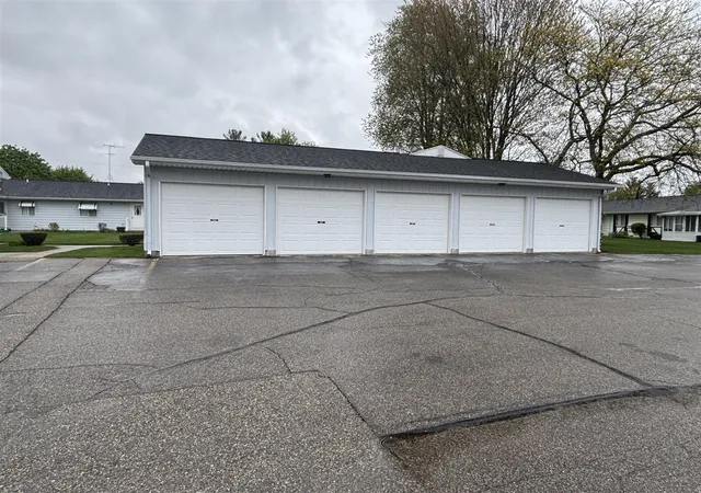 Homes for sale in Grand Rapids, MI | 5646 Leisure S Dr, Grand Rapids, MI 49548 | MLS# 70528358
