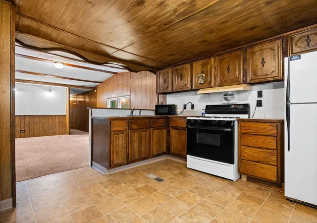 5th image of 4519 E Mobile Trl, Traverse City, MI 49685 | MLS# 80070936