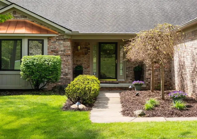 2nd image of 2484 Pine Hollow Trail St, Brighton, MI 48114 4900 | MLS# 60996066