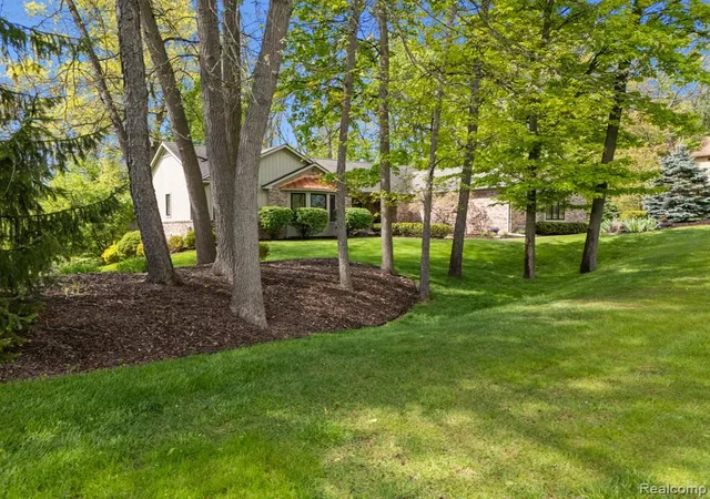4th image of 2484 Pine Hollow Trail St, Brighton, MI 48114 4900 | MLS# 60996066
