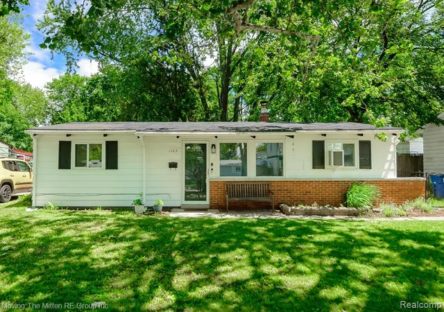 Homes for sale in Westland, MI | 1705 S Carlson St, Westland, MI 48186 | MLS# 61005532