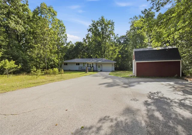 Photo 2 of Sale Pending at 3056 S Wolf Lake Rd, Fruitport, MI 49415 | MLS# 70555344 | Listing updated on 2026-08-31