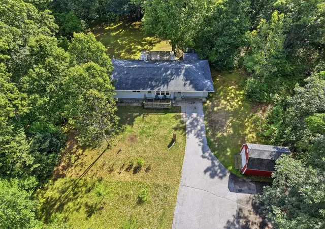 Photo 3 of Sale Pending at 3056 S Wolf Lake Rd, Fruitport, MI 49415 | MLS# 70555344 | Listing updated on 2026-08-31