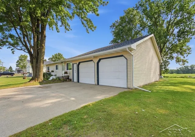 3rd image of 1309 Carter Rd, Midland, MI 48642 | MLS# 50218396