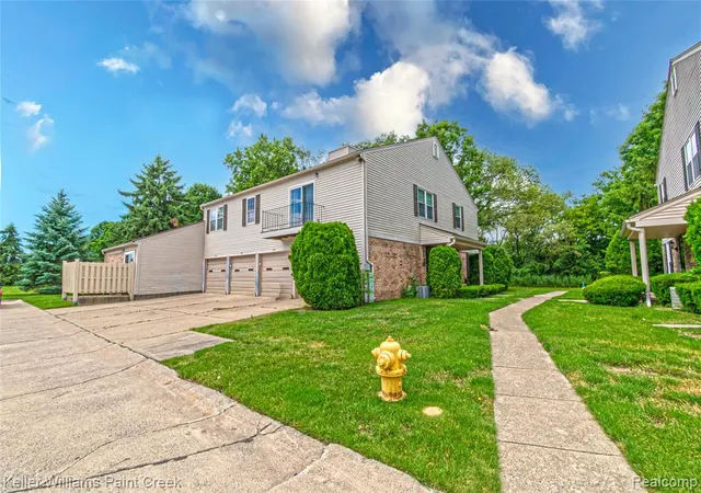Homes for sale in Clinton Township, MI | 44524 N Bunker Hl Dr, Clinton Township, MI 48038 1001