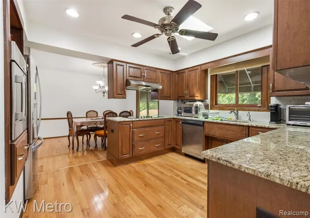 Photo 3 of Single family home for sale at 56811 Foxcroft Ct, Shelby Township, MI 48316 | MLS# 61015042 | Listing updated on 2026-09-04