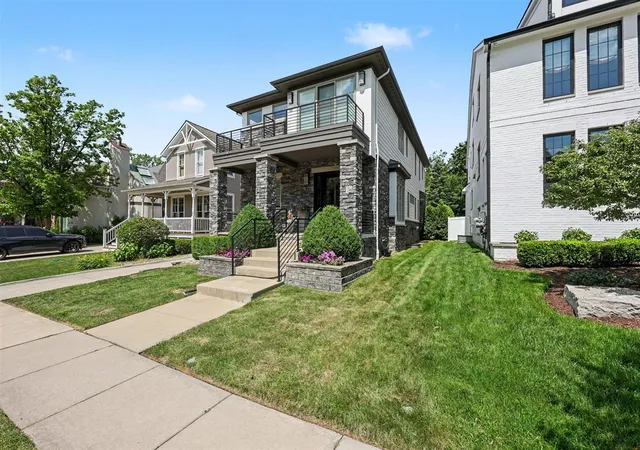 3rd image of 484 Park St, Birmingham, MI 48009 | MLS# 70518517