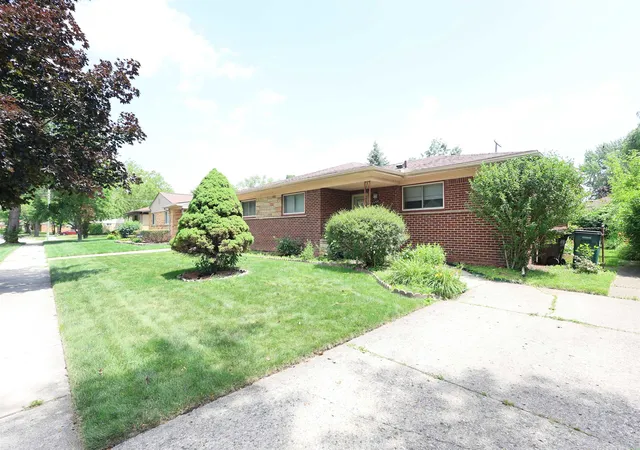 Photo 2 of Sale Pending at 23700 Radclift St, Oak Park, MI 48237 | MLS# 50218689 | Listing updated on 2026-09-03