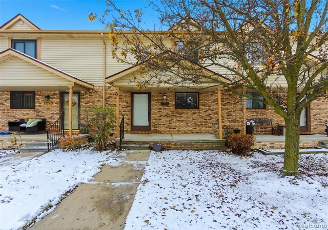 25927 New Forest Ct, New Baltimore, MI 48051 2726 | MLS# 60980608 | Houzeo