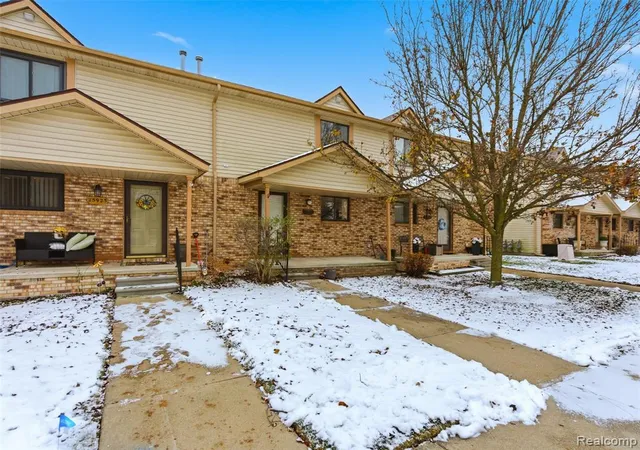 25927 New Forest Ct, New Baltimore, MI 48051 2726 | MLS# 60980608 | Houzeo