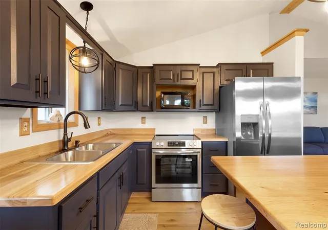 2nd image of 5423 Oakridge Dr, Beaverton, MI 48612 8594 | MLS# 61011079