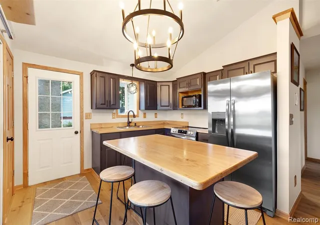 4th image of 5423 Oakridge Dr, Beaverton, MI 48612 8594 | MLS# 61011079