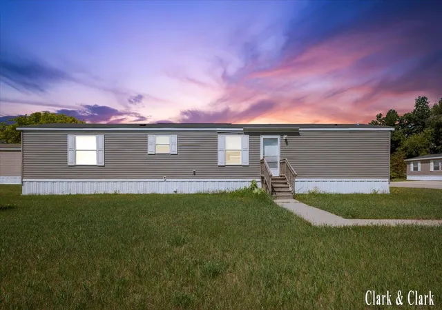 Homes for sale in Wayland, MI | 12739 Meadow Dr, Wayland, MI 49348 | MLS# 70539544
