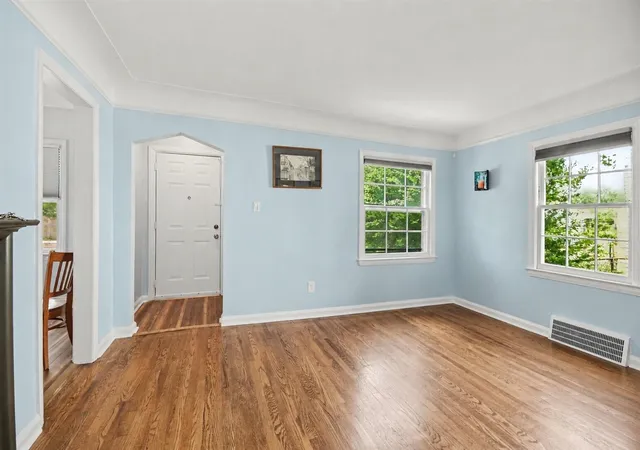 4th image of 5064 Lodewyck St, Detroit, MI 48224 | MLS# 70533710