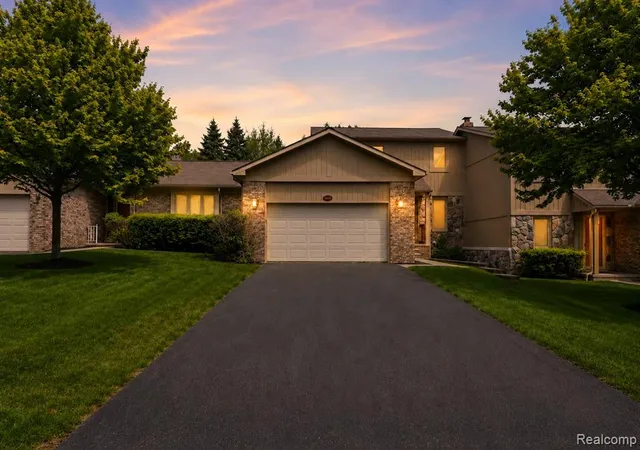 Homes for sale in Farmington Hills, MI | 29498 Sylvan Ln, Farmington Hills, MI 48334 | MLS# 60992343