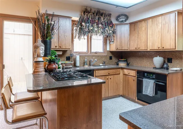 Homes for sale in Farmington Hills, MI | 29498 Sylvan Ln, Farmington Hills, MI 48334 | MLS# 60992343