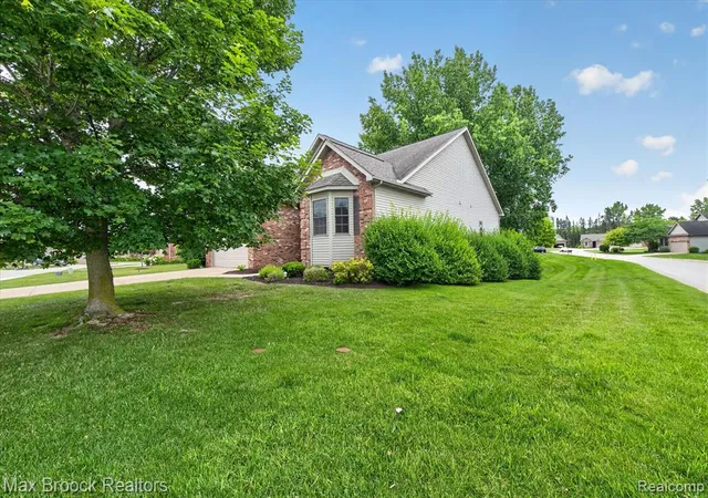 Homes for sale in Fenton, MI | 13141 Harbor Landings Dr #76, Fenton, MI 48430 | MLS# 61006333