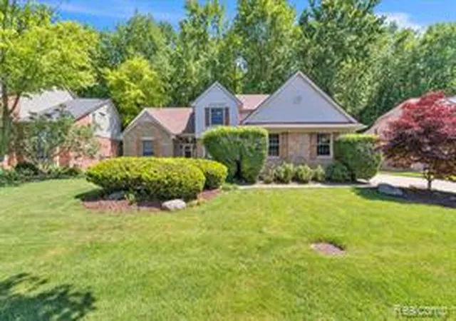 Homes for sale in Sterling Heights, MI | 43746 Via Antonio Dr, Sterling Heights, MI 48314 | MLS# 61009851