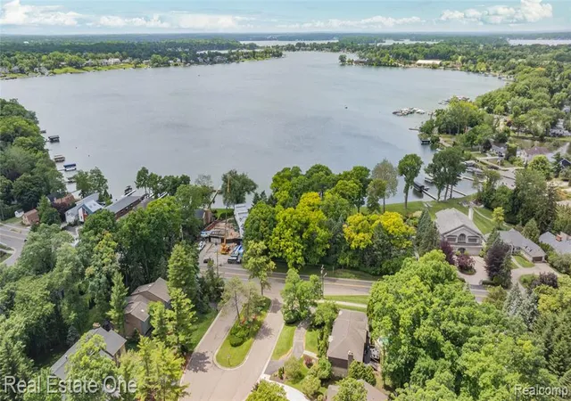 4th image of 2250 Bloomfield Woods Ct, West Bloomfield, MI 48323 1914 | MLS# 61005030