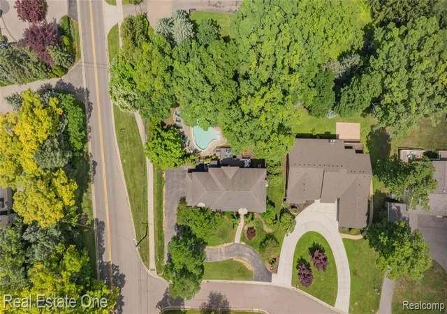 5th image of 2250 Bloomfield Woods Ct, West Bloomfield, MI 48323 1914 | MLS# 61005030