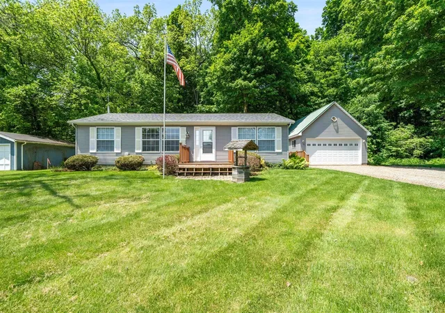 Homes for sale in Cassopolis, MI | 61738 Lake View Dr, Cassopolis, MI 49031 | MLS# 70472781