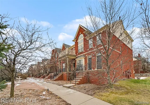 3rd image of 1582 Devon Ln, Troy, MI 48084 | MLS# 61008671