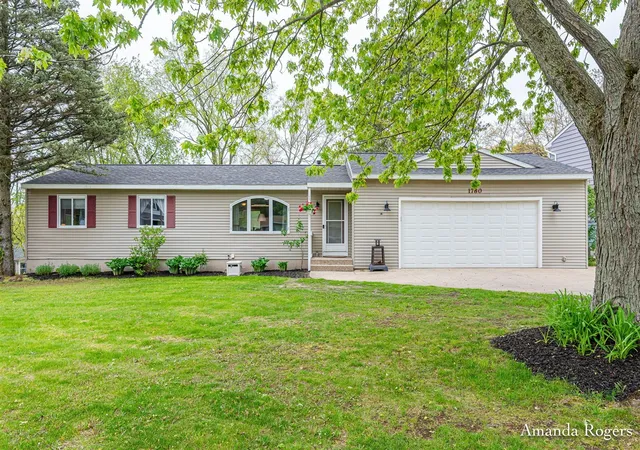 Homes for sale in Lowell, MI | 1780 Woodrun Dr, Lowell, MI 49331 | MLS# 70532018