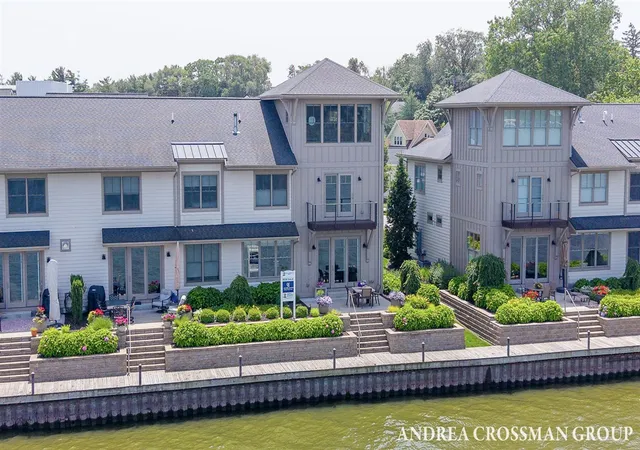 2nd image of 543 Macatawa Ave, Holland, MI 49423 | MLS# 70542893