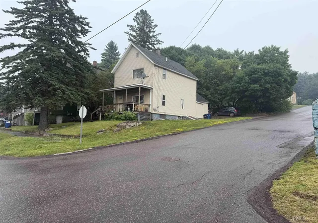 Photo 2 of Single family home for sale at 513 W Houghton Ave, Houghton, MI 49931 | MLS# 50216080 | Listing updated on 2026-07-24