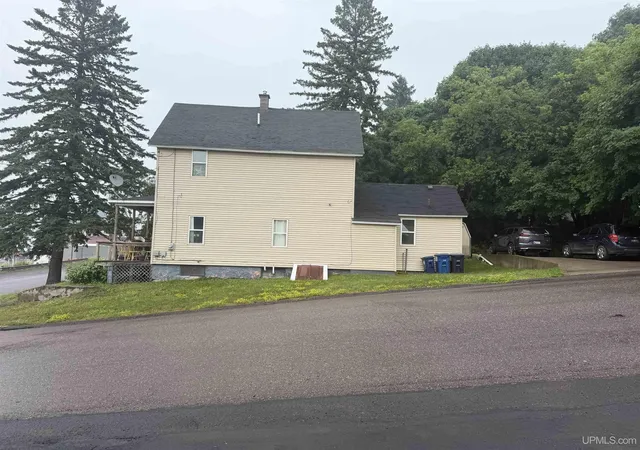 Photo 3 of Single family home for sale at 513 W Houghton Ave, Houghton, MI 49931 | MLS# 50216080 | Listing updated on 2026-07-24