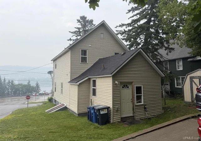 Photo 4 of Single family home for sale at 513 W Houghton Ave, Houghton, MI 49931 | MLS# 50216080 | Listing updated on 2026-09-30