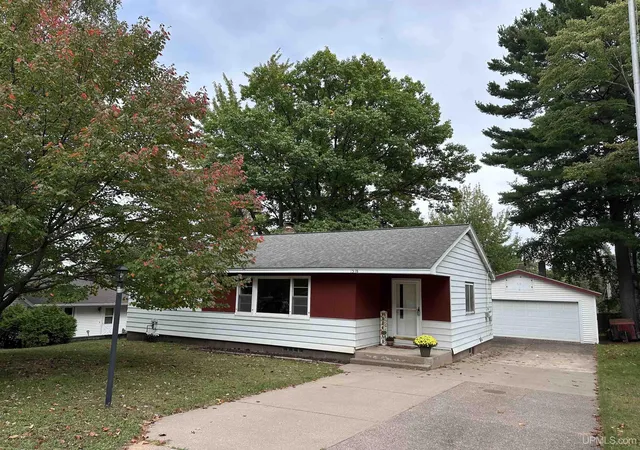 Photo 1 of Single family home for sale at 1518 W Birch Ave, Marquette, MI 49855 | MLS# 50189387 | Listing updated on 2025-10-03