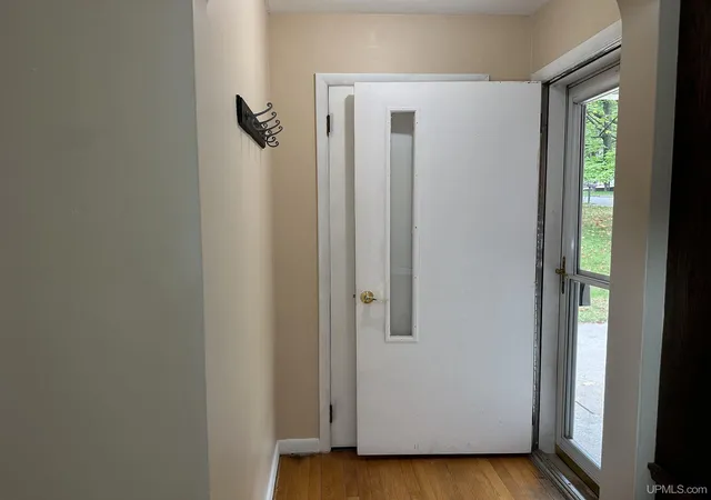Photo 3 of Single family home for sale at 1518 W Birch Ave, Marquette, MI 49855 | MLS# 50189387 | Listing updated on 2025-10-03