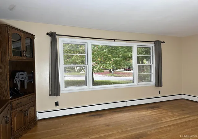 Photo 3 of Single family home for sale at 1518 W Birch Ave, Marquette, MI 49855 | MLS# 50189387 | Listing updated on 2025-10-03