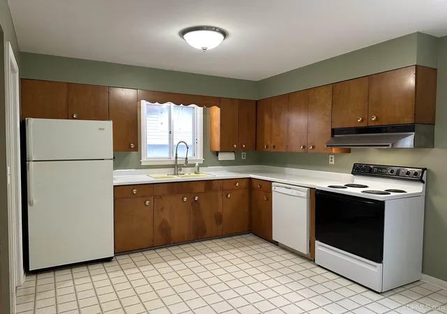 Photo 4 of Single family home for sale at 1518 W Birch Ave, Marquette, MI 49855 | MLS# 50189387 | Listing updated on 2025-10-03