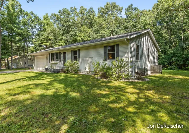 Photo 2 of Sale Pending at 572 Stevenscott Dr, Muskegon, MI 49442 | MLS# 70554030 | Listing updated on 2026-08-26