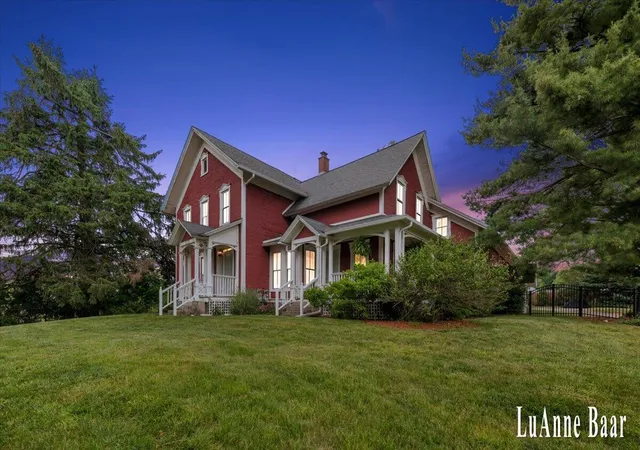 Homes for sale in Rockford, MI | 273 W Division St, Rockford, MI 49341 | MLS# 70538445