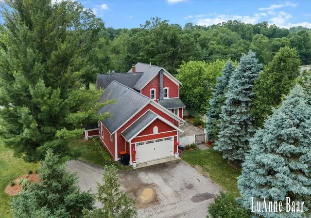 Homes for sale in Rockford, MI | 273 W Division St, Rockford, MI 49341 | MLS# 70538445