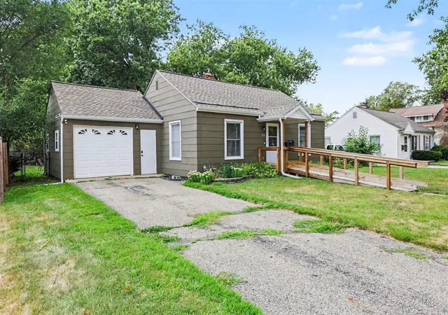 Photo 3 of Sale Pending at 119 N 24th St, Battle Creek, MI 49015 | MLS# 70555165 | Listing updated on 2026-09-02