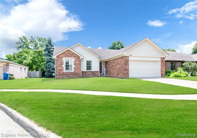 2nd image of 5010 Kelly Dr, Warren, MI 48092 5022 | MLS# 61007856