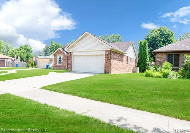 3rd image of 5010 Kelly Dr, Warren, MI 48092 5022 | MLS# 61007856