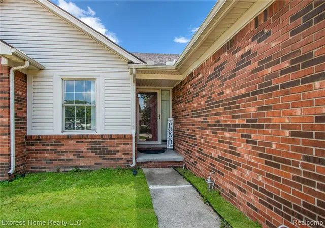 4th image of 5010 Kelly Dr, Warren, MI 48092 5022 | MLS# 61007856
