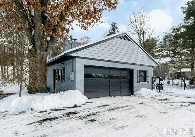 Photo 3 of Sale Pending at 7146 Thorncrest Dr, Grand Rapids, MI 49546 | MLS# 70513831 | Listing updated on 2026-02-17