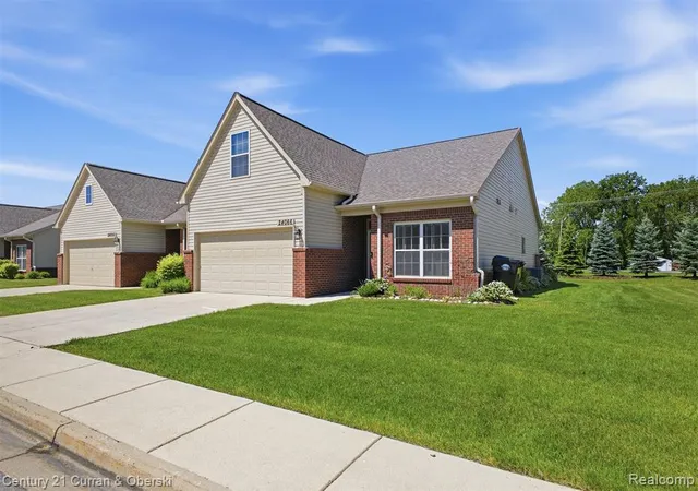Homes for sale in Flat Rock, MI | 24066 Hemlock Dr, Flat Rock, MI 48134 | MLS# 60998227
