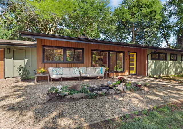 2nd image of 3446 Charing Cross Rd, Ann Arbor, MI 48108 | MLS# 70550161