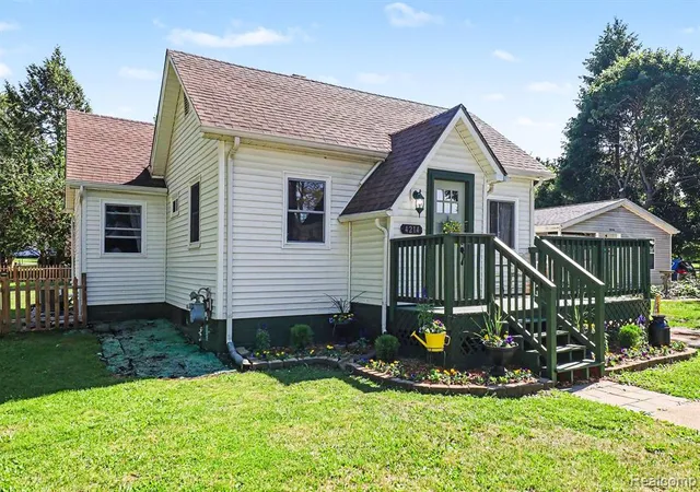 3rd image of 4214 Mill St, North Branch, MI 48461 | MLS# 61000328