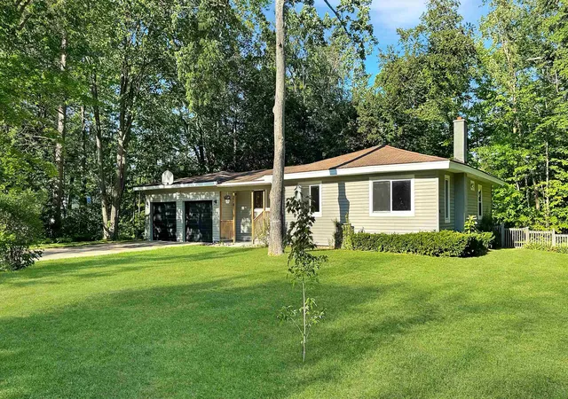 3rd image of 226 Seneca Pl, Cadillac, MI 49601 | MLS# 80071172