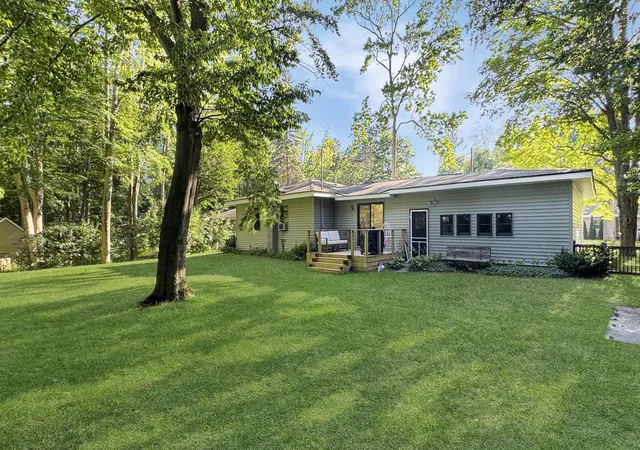 4th image of 226 Seneca Pl, Cadillac, MI 49601 | MLS# 80071172