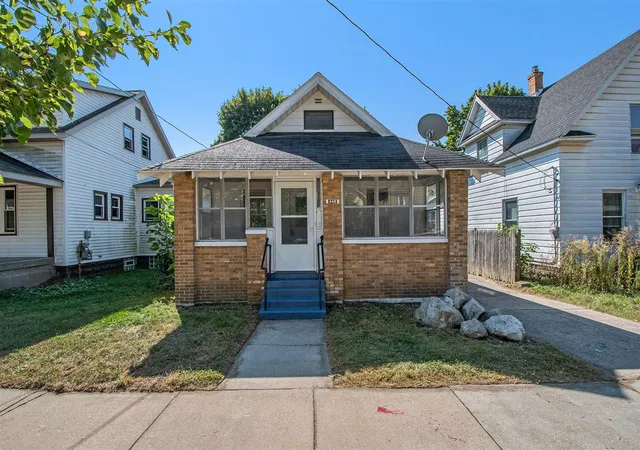 Photo 3 of Single family home for sale at 448 Spencer St, Grand Rapids, MI 49505 | MLS# 70552542 | Listing updated on 2026-09-16